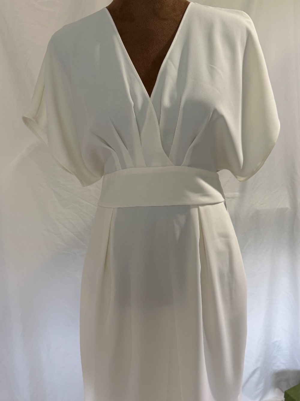 Gorgeous Amanda Uprichard Cream V-Neck Draped Dolman Sleeve Mini Dress